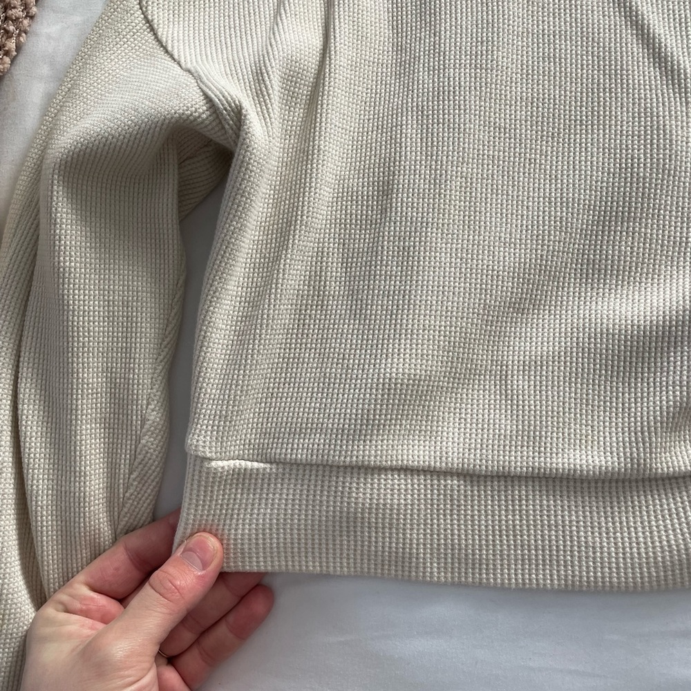 Cropped Light Sweater - Picture 3 of 4